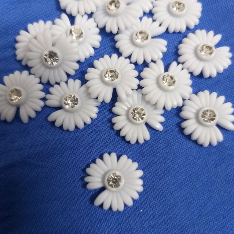 Hoa cúc nhựa trang trí, size 1.5cm (20 hoa/10k)
