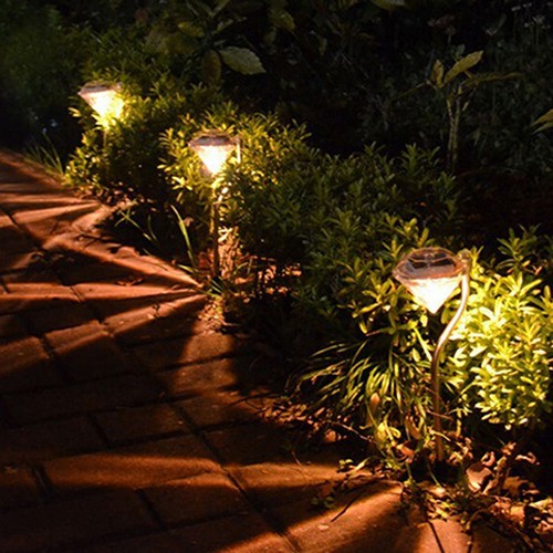 Đèn LED hình kim cương năng lượng mặt trời trang trí sân vườn