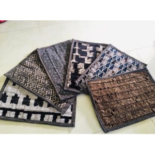 Thảm Lau Chân Hình Thổ Cẩm Dày Dặn Kích Thước 34 x 46cm Giao Màu Ngẫu Nhiên
