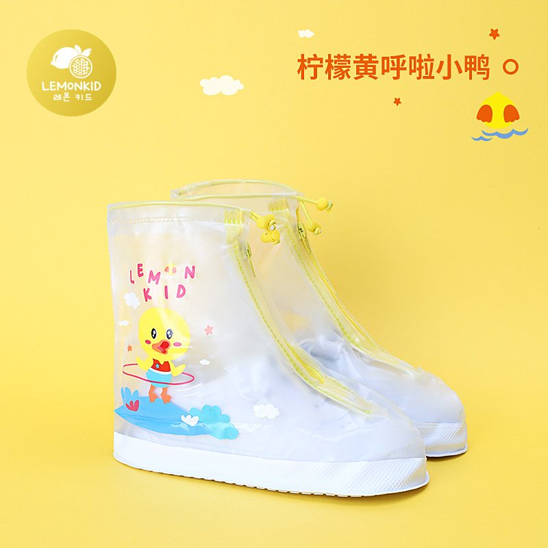 Ủng chân đi mưa , giày đi mưa tiện lợi bọc giày cho bé bằng nhựa dày mềm trong suốt  ( giao họa tiết ngẫu nhiên )