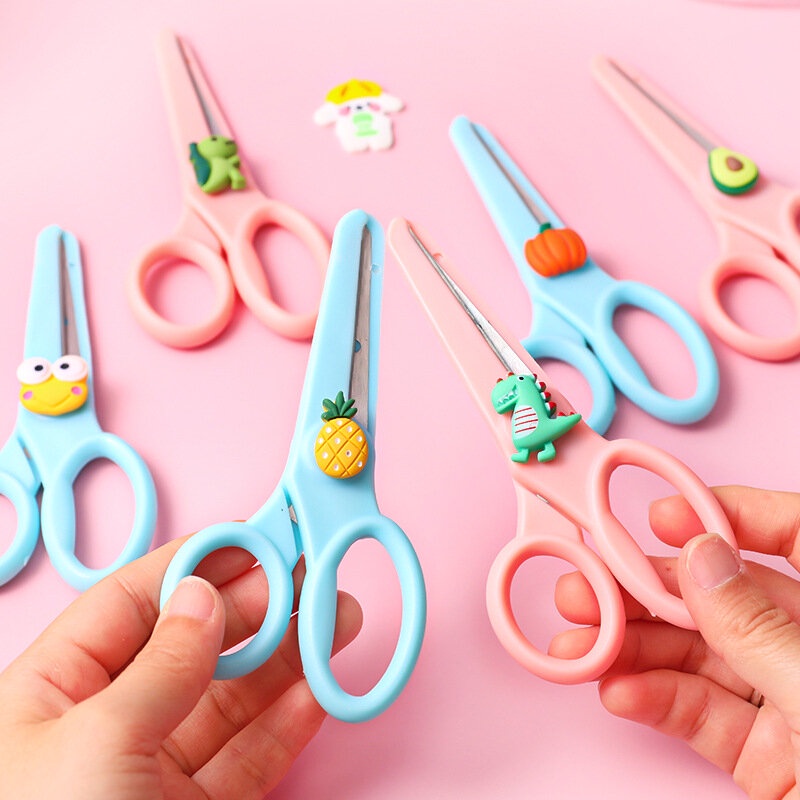 Kéo Cắt Giấy Thủ Công Mini Gắn Charm Cute Kéo Rọc Giấy Nhỏ Xinh Tiện Lợi Cho Học Sinh Siêu Hot