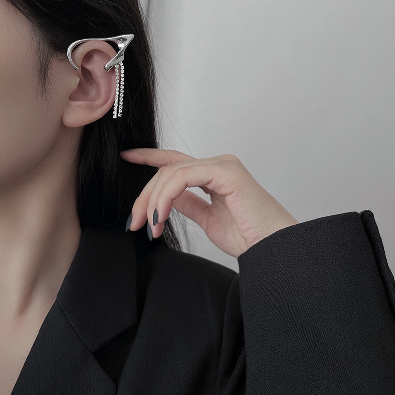 Khuyên kẹp tai họa tiết xương thời trang cho nữ