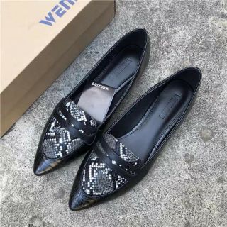 [pat]Giày bệt mũi nhọn