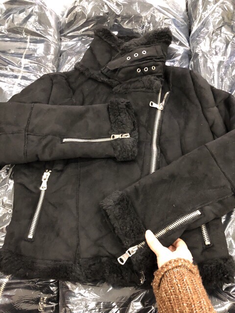 ‼ LẠI LÀ DA LỘN SĂN SALE Ạ 🤓 Nay có deal hàng dư nè c e đừng bỏ qua nha. #450k  👉👉E này của Zara lót lông siêu ấm! 😍