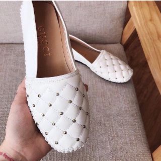 Giày bệt đinh đế đỏ