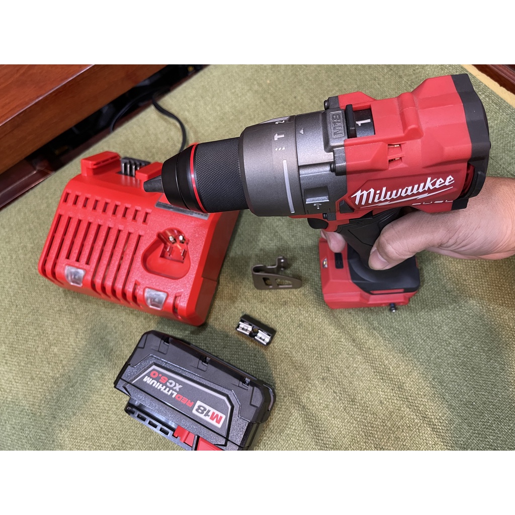 Máy khoan pin milwaukee 2904 M18
