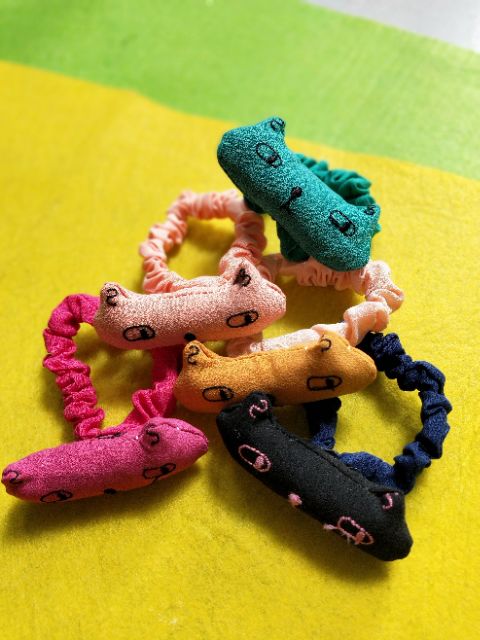 Combo 10 cột tóc mẫu xinh y hình . Mẫu y hình nhe.. giá 60.000₫/10 cái. Hàng luôn có sẵn nha các bạn