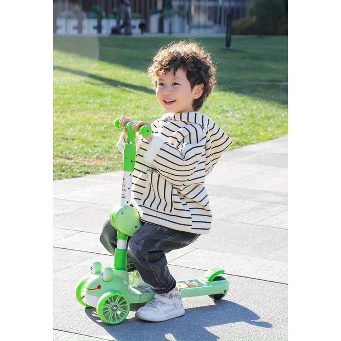 Xe trượt Scooter 3 bánh đa năng có đèn led phát sáng, có nhạc và ghế ngồi cho trẻ em - Xe thăng bằng có nhạc dành cho bé