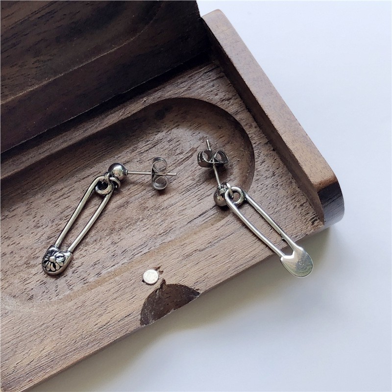Bông tai chrome heart titan cao cấp các loại không rỉ cao cấp.