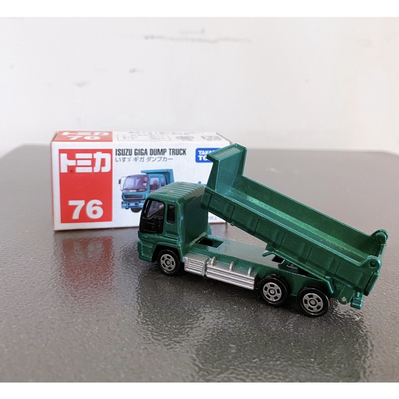 Xe mô hình tomica mẫu xe tải Isuzu Giga - Màu xanh lá No.76 - Có hộp