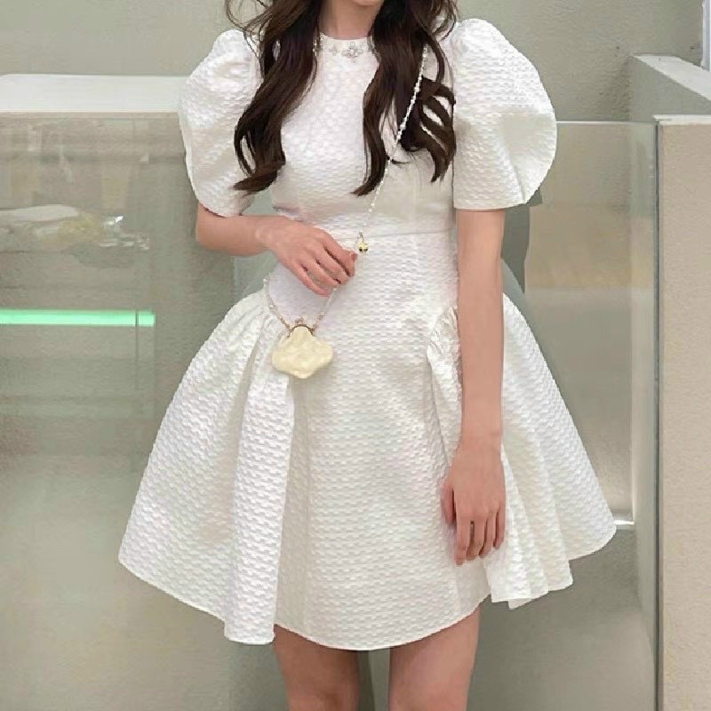 13570 đầm trắng xốp đính đá