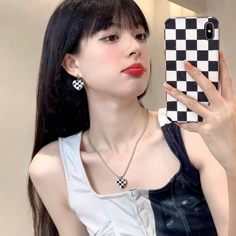 Đôi khuyên tai sọc caro màu trắng đen thời trang cho nữ