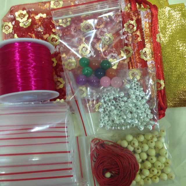 Combo 100hat dâu + 10( bi bạc, tui zip, đá, túi lộc, cước lụa, dây dù)