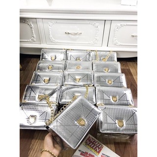 (TẶNG TÚI GẤM ĐỎ MAY MẮN hoặc VÒNG TAY CHỈ ĐỎ MAY MẮN)Túi xách nữ DRM bạc khóa sập