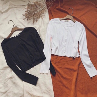 Croptop gân tay dài gài nút