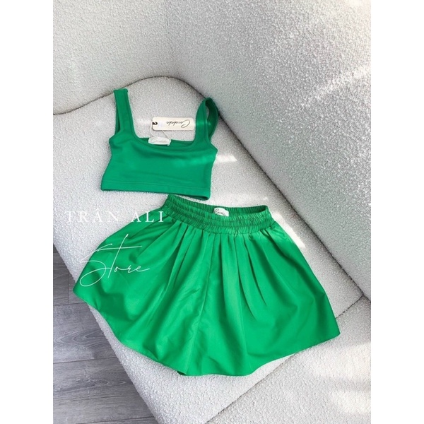 Áo 2 dây bảng lớn croptop