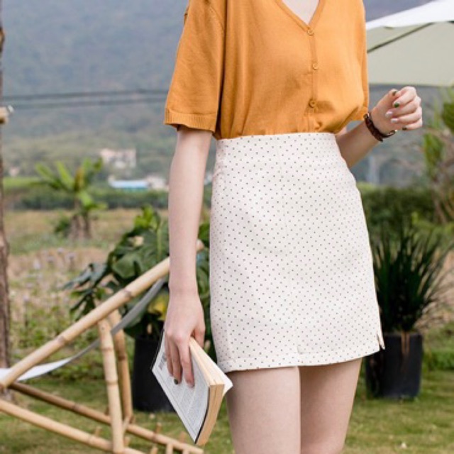 Chân váy chấm bi