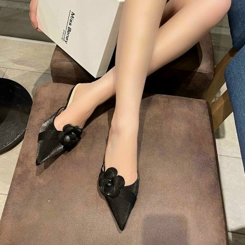 Giày sục nữ hoa trà phong cách mới