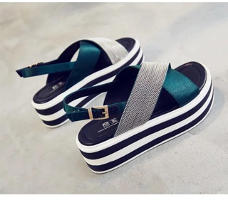 Giày sandal bánh mì quai chéo