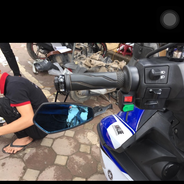 1 chiếc Gương gù thời trang xe máy màu đen