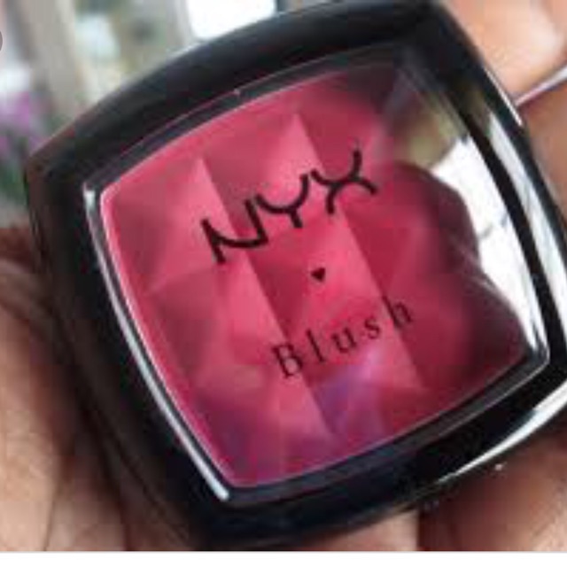 Phấn má hồng NYX Powder Blush Red
