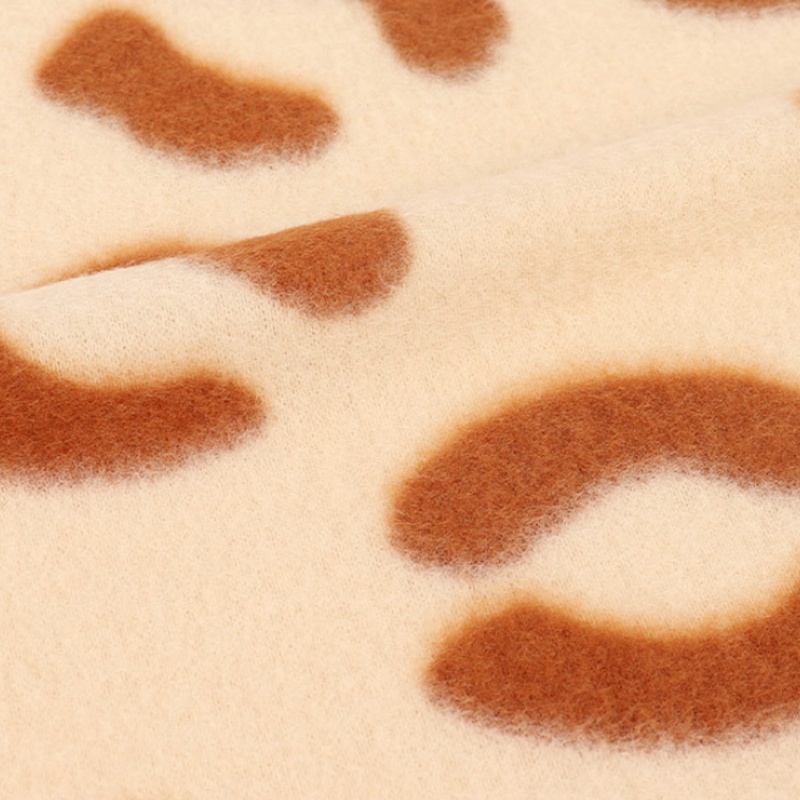 Thảm ngủ dày dặn giữ ấm mùa thu đông cho thú cưng