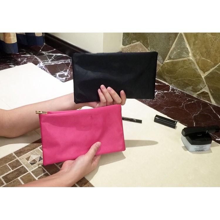 Túi Đựng Mỹ Phẩm Hình Tam Giác Bằng Nhung Đen Sang Trọng