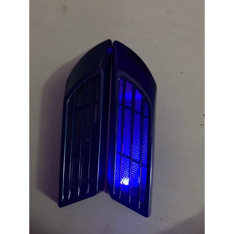 Led năng lượng mặt trời hình mang cá