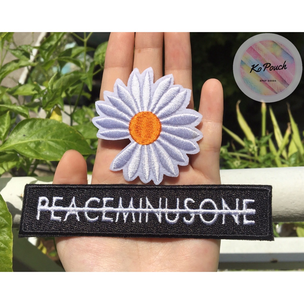 Sticker Dán Ủi Miếng Vải Thêu Hình Hoa Cúc Họa Mi Daisy Peaceminusone Nhiều Màu