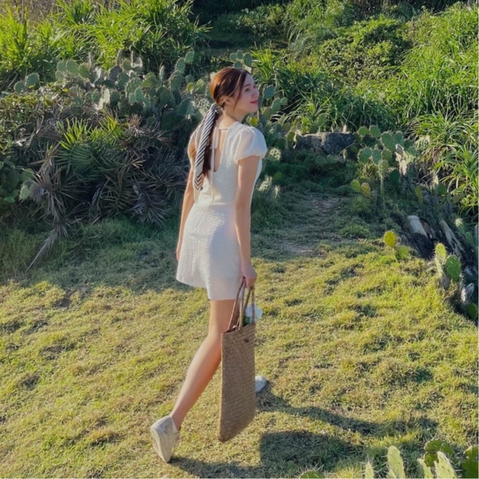 Váy trắng tay phồng Fabric Holic