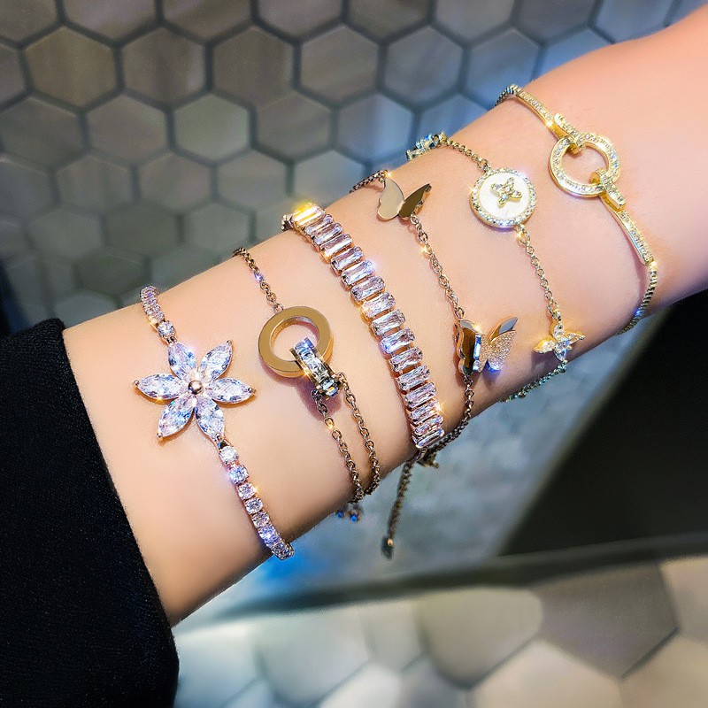 Vòng Tay Đính Ngọc Trai Giả Hình Trăng Sao Và Trái Tim Thời Trang 2021