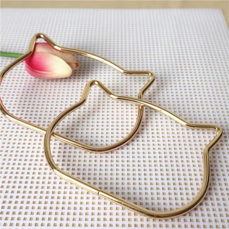 Quai túi xách hình tai mèo