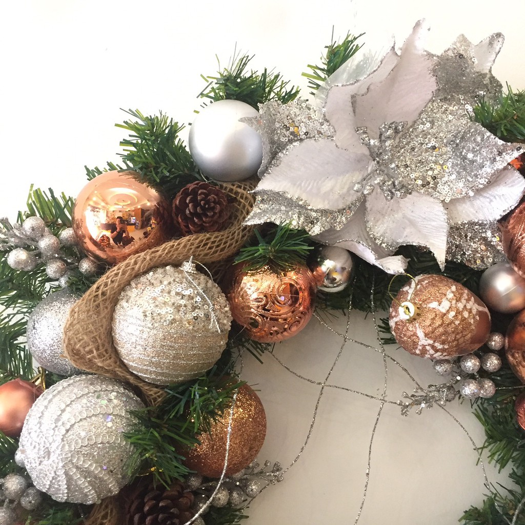 Vòng Nguyệt Quế Trang Trí Giáng sinh Noel đường kính 55cm Tông Vàng Trắng
