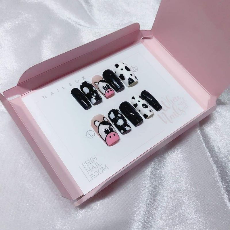móng úp nailbox thiết kế bò sữa
