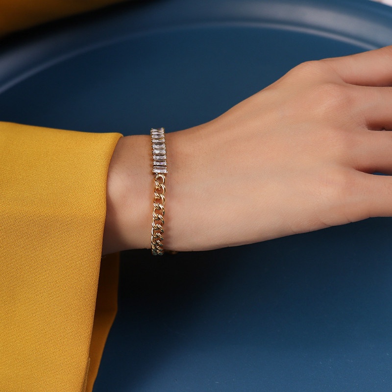 Lắc Tay Xích Đính Đá Nhân Tạo Titan Ko Đen TT 3882