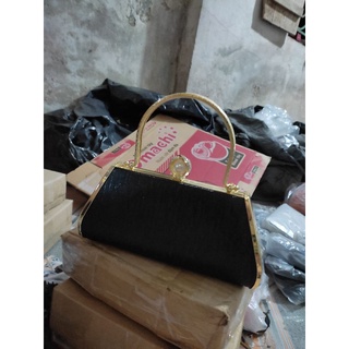 Cốp đá dự tiệc sang chảnh có dây đeo chéo