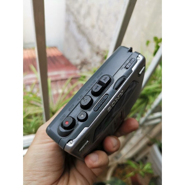 Máy cassette cầm tay vintage Sony Walkman GX221