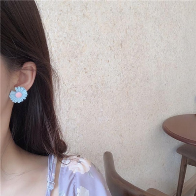 Bông tai Peaceminusone Gdragon Hoa cúc họa mi xinh xắn phong cách Hàn Quốc | Khuyên tai nữ trang sức thời trang