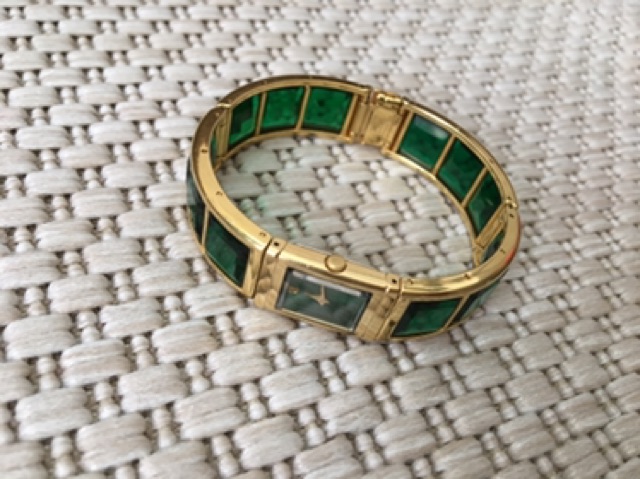 Đồng hồ Nữ Seiko Quartz - Như chiếc vòng lục bảo Đồng hồ chính hãng nguyên zin Nhật bản Thiết kế rất ấn tượng và độc đáo