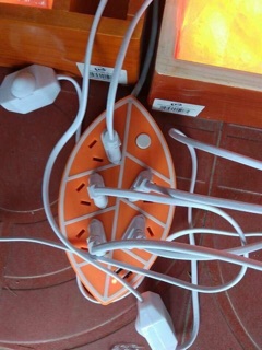 Ổ ĐIỆN HÌNH LÁ CÓ CỔNG USB