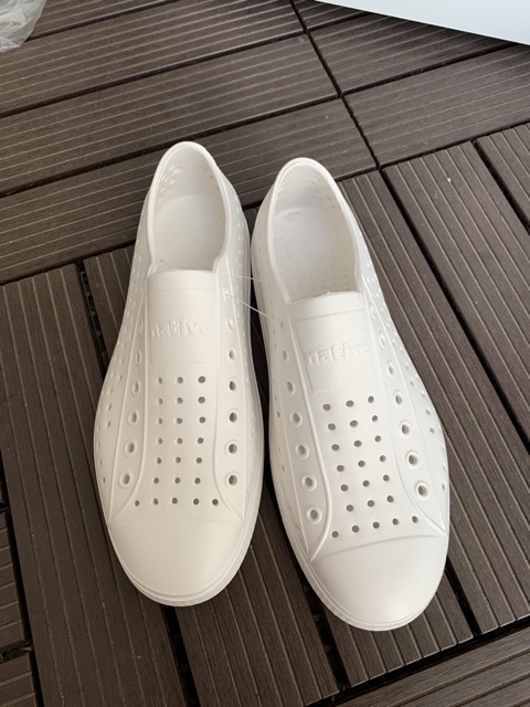 [TẶNG 4 JITBIZT GẮN GIÀY] - Giày NhựaĐi biển- Chất Nhựa E.V.A Siêu Nhẹ, Không Thấm Nước - Shop Cốp Store | BigBuy360 - bigbuy360.vn