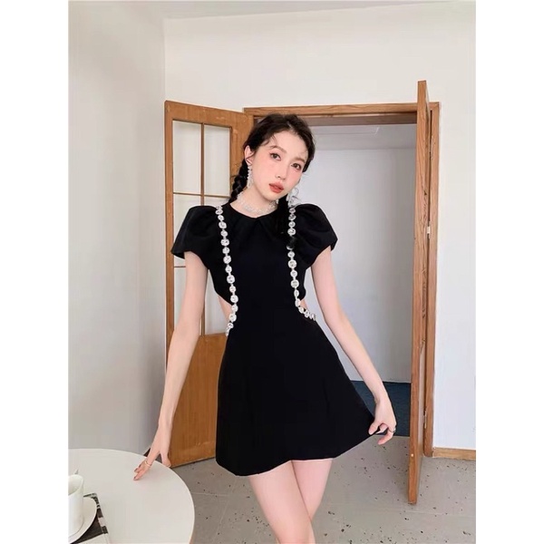Đầm váy đen dự tiệc phối đá sang trọng tay áo cánh tiên khoét eo