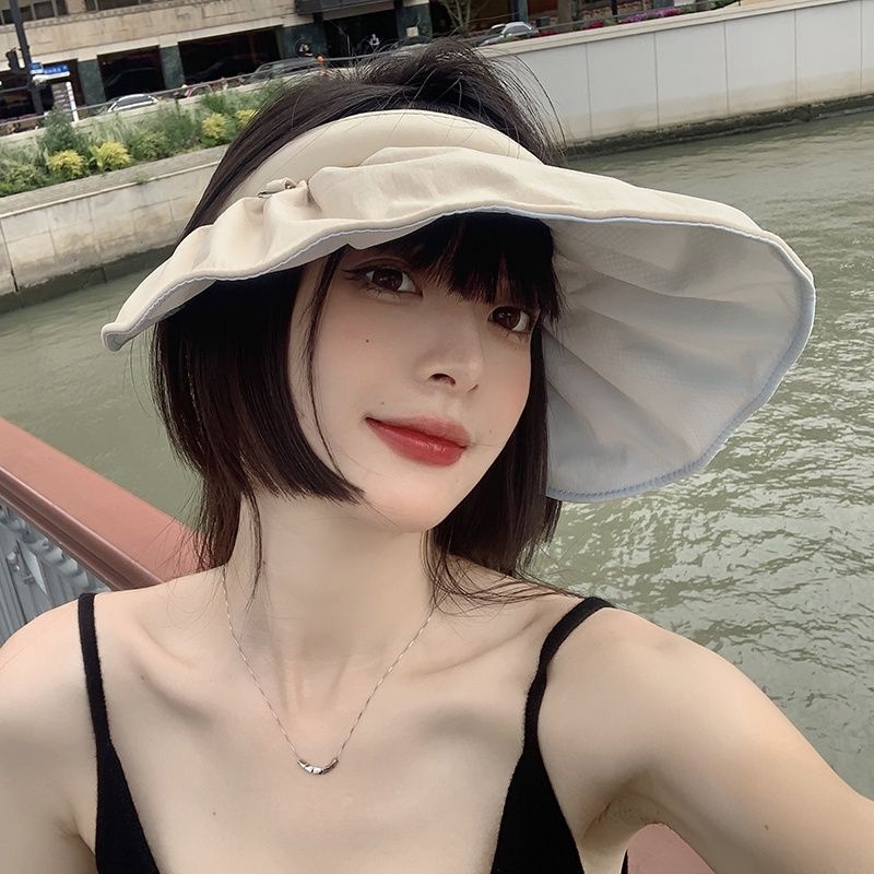 Mũ che nắng gấp gọn có tiện dụng có thể đeo làm bờm hoặc bỏ túi để mang theo mọi lúc , mọi nơi.