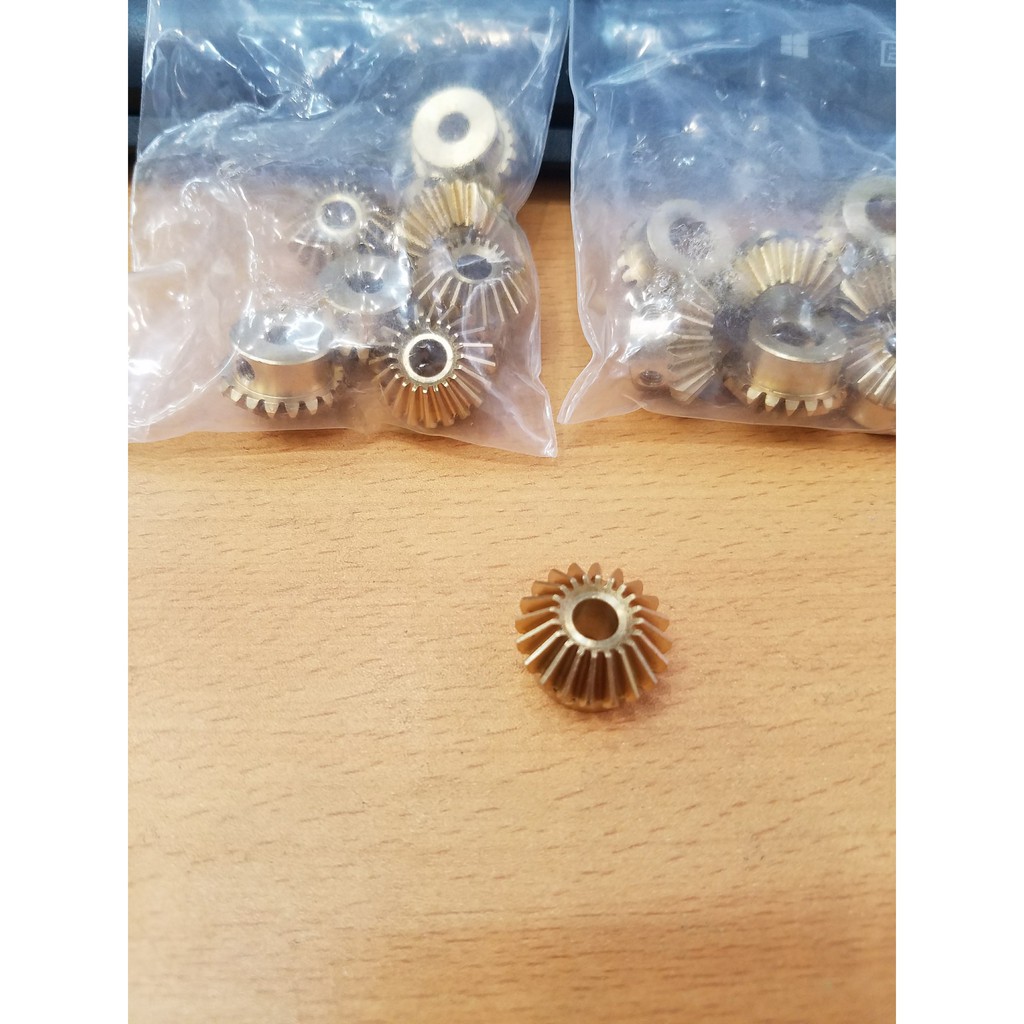 Phukienbanhrang xin giưới thiệu Bánh răng côn 20 răng lỗ 8mm 6mm bằng đồng,bộ truyền đảo chiều 90 độ 1 bánh răng lái 034