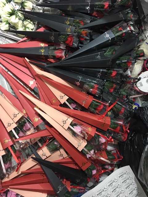 Hộp hoa sáp lẻ 1 bông hộp mika sịn logo 4 mặt