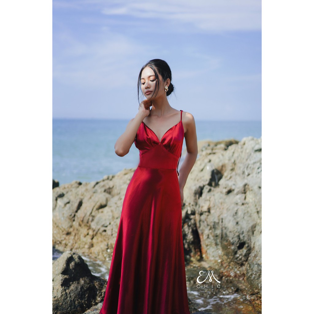 Váy 2 dây EMWEAR lụa satin Màu đỏ tươi