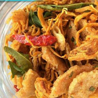 ( MIỄN SHIP Ở HCM) SỈ 6 Hủ TO Cơm cháy lắc gà xé cay( 500g/ hủ).. ( dạo/ sỉ)