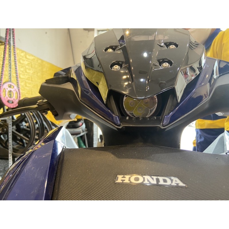 Pát inox bắt đèn trợ sáng hốc còi winner X v2