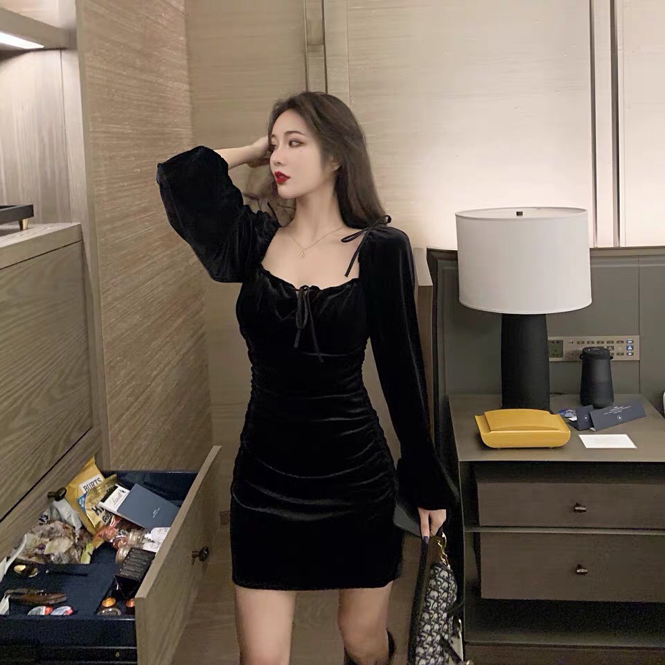 Đầm Nhung Cổ Vuông Cực Tone Dáng | BigBuy360 - bigbuy360.vn