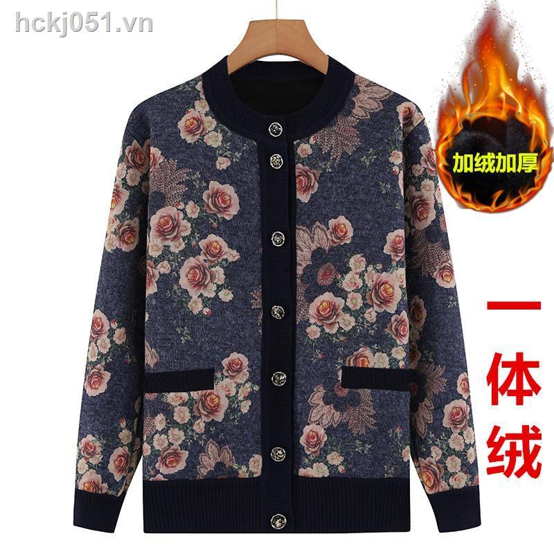 ☇✳Áo len cho người già phụ nữ mùa thu / mùa đông bà mặc cộng với kích thước đan cộng với áo khoác nhung cardigan của mẹ áo khoác nhung ấm áp tất cả trong một